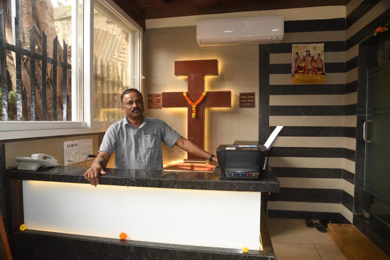 Hotel Triton - Near Us Embassy - Hotel In Sion Mumbai Exterior foto